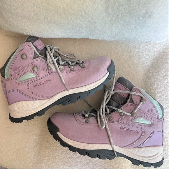 Columbia Light Purple Newton Ridge Plus Hiking Boot 🫧🥾 - Picture 2 of 5